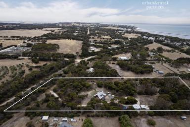 House For Sale - SA - Brownlow Ki - 5223 - Charming Hidden Retreat that lives as lovely as it looks!  (Image 2)