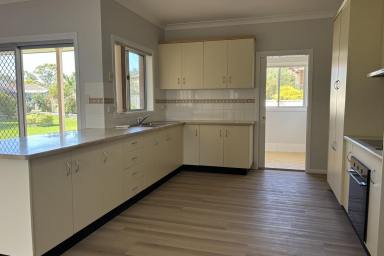 House For Lease - NSW - Inverell - 2360 - Family Home on Albion Hill  (Image 2)