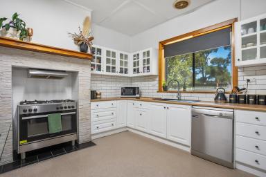 House For Sale - SA - Glencoe - 5291 - Renovated Delight in Rural Setting  (Image 2)