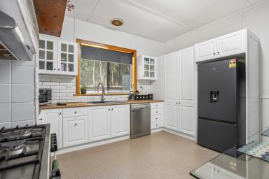 House For Sale - SA - Glencoe - 5291 - Renovated Delight in Rural Setting  (Image 2)