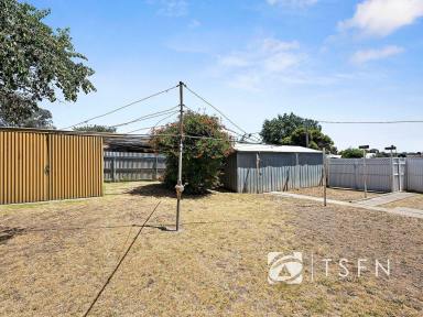 House For Sale - VIC - Quarry Hill - 3550 - A Renovator’s Dream  (Image 2)