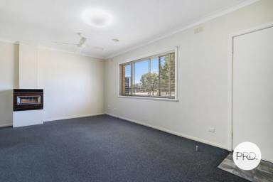 House For Lease - NSW - East Albury - 2640 - TIDY CENTRAL UNIT!  (Image 2)