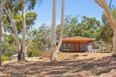 Acreage/Semi-rural For Sale - WA - Wooroloo - 6558 - "NATURE LOVERS PARADISE"  (Image 2)
