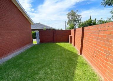 House For Lease - NSW - Lavington - 2641 - NEAT TWO BEDROOM UNIT  (Image 2)