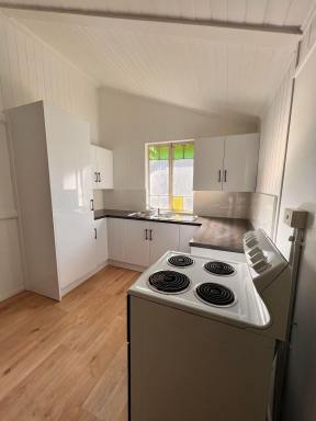 Unit For Lease - QLD - Park Avenue - 4701 - Freshly Renovated Highset Unit in a Convenient Location  (Image 2)