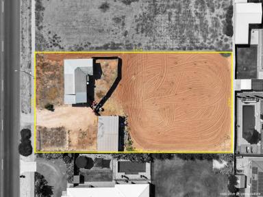 House For Sale - VIC - Mildura - 3500 - HUGE DEVELOPMENT POTENTIAL  (Image 2)