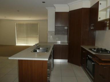 Unit For Lease - VIC - Sale - 3850 - EXECUTIVE TOWNHOUSE IN PRIME LOCATION  (Image 2)