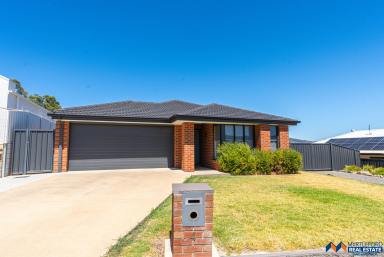 House For Sale - VIC - Myrtleford - 3737 - 4 Bedroom Family Home  (Image 2)