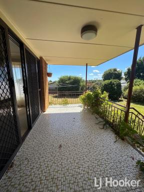 House For Lease - NSW - Inverell - 2360 - Brick Home with Family Comforts  (Image 2)