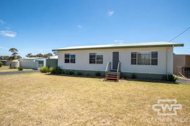 House For Sale - NSW - Dundee - 2370 - “Neat as a pin” could have been written for this home. (Image 2)