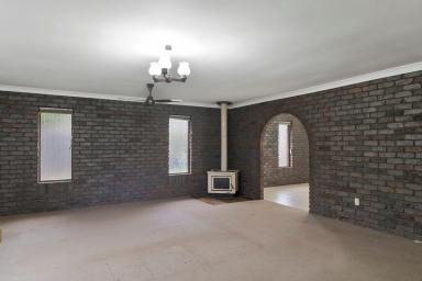 House Leased - QLD - Wilsonton Heights - 4350 - Brick home that effortlessly brings timeless charm  (Image 2)