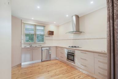 House For Lease - QLD - Newtown - 4350 - Beautiful Spacious Home Close to Town  (Image 2)