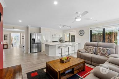 House For Sale - VIC - Mornington - 3931 - Stylish, Light and Effortlessly Liveable  (Image 2)