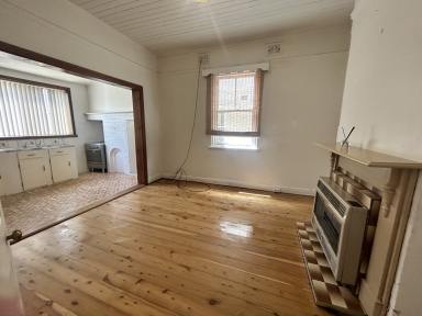 House For Lease - NSW - Lithgow - 2790 - Close to everything, with beautiful tall ceilings and original features.  (Image 2)