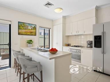 House For Sale - VIC - Kennington - 3550 - Stylish, Low-Maintenance Townhouse in Sought-After Kennington  (Image 2)
