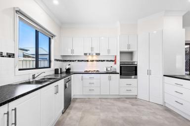 Retirement For Sale - VIC - Kangaroo Flat - 3555 - 3 Bed Rarity in Lifestyle Village  (Image 2)