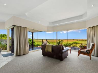 House For Sale - VIC - East Bairnsdale - 3875 - COUNTRY OUTLOOK, TOWN CONVENIENCE  (Image 2)