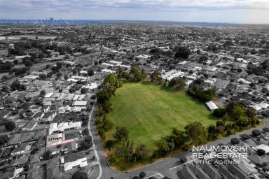 House For Sale - WA - Nollamara - 6061 - PRIVATE PARKSIDE PARADISE!  (Image 2)