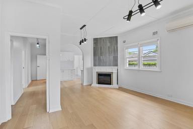 House For Sale - NSW - Mudgee - 2850 - DUAL INCOME, PRIME INVESTMENT  (Image 2)