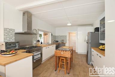 House For Sale - TAS - Swan Point - 7275 - Picture-Perfect Living on the Water's Edge  (Image 2)