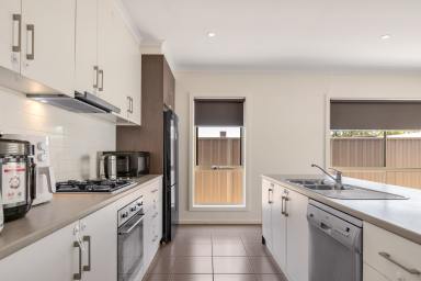 House For Sale - VIC - Mildura - 3500 - Effortless Living With Lovely Location  (Image 2)