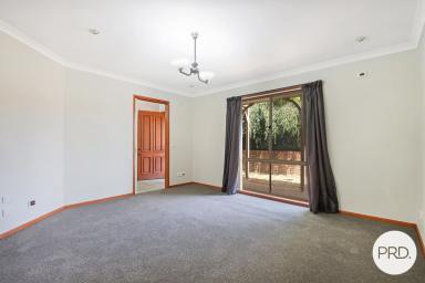 House Leased - NSW - Thurgoona - 2640 - GENEROUS THREE BEDROOM HOME WITH ESTABLISHED GARDENS!  (Image 2)