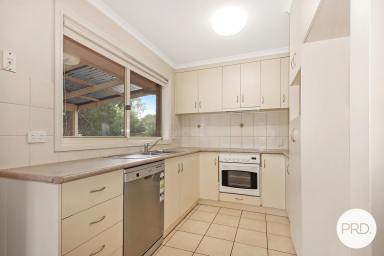 Townhouse For Lease - NSW - East Albury - 2640 - GREAT EAST ALBURY LOCATION!  (Image 2)