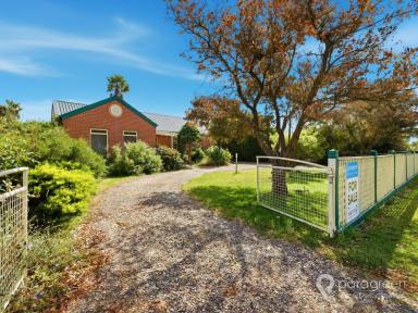 House For Sale - VIC - Port Welshpool - 3965 - 1990's BUILT BRICK VENEER WITH LARGE SHED  (Image 2)