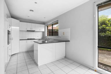 Townhouse For Lease - VIC - Parkdale - 3195 - PRIME PARKDALE LOCATION - 3-BEDROOM SINGLE LEVEL TOWNHOUSE  (Image 2)