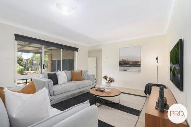 House For Sale - NSW - Lavington - 2641 - SPACIOUS FAMILY RESIDENCE  (Image 2)