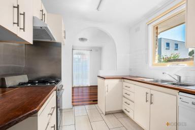 Villa Leased - VIC - Mentone - 3194 - HIGHLY SOUGHT AFTER LOCATION | MINUTES FROM BEACH | SPACIOUS LIVING  (Image 2)