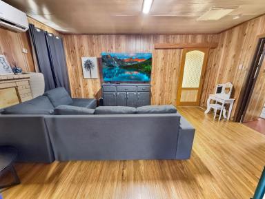 House For Sale - NSW - Narrandera - 2700 - OPTIONS ARE ENDLESS  (Image 2)