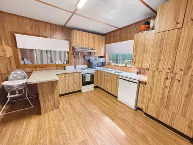 House For Sale - NSW - Narrandera - 2700 - OPTIONS ARE ENDLESS  (Image 2)