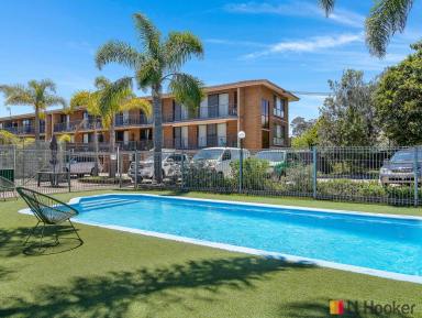 House For Sale - NSW - Batehaven - 2536 - As they say-Location! Location! Location! (Image 2)