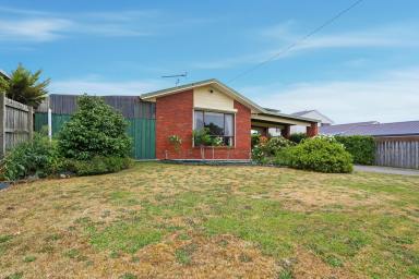 House For Sale - VIC - Korumburra - 3950 - Top end of town on spacious block  (Image 2)