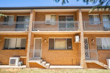 Unit For Sale - NSW - Cowra - 2794 - Great First Home / Investment Within a Popular Location!  (Image 2)