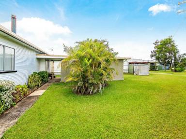 House For Sale - NSW - Casino - 2470 - MODERNISE ME PLEASE!!  (Image 2)