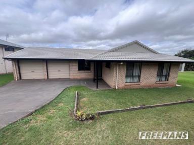 House For Sale - QLD - Kingaroy - 4610 - Private home in Cul-De-Sac on the hill  (Image 2)