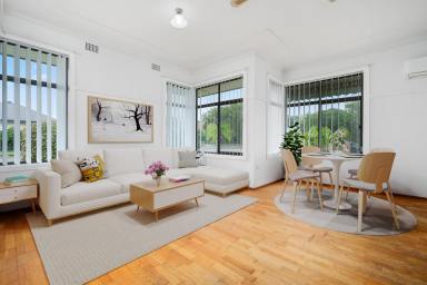 House For Sale - NSW - Raymond Terrace - 2324 - CLASSIC BRICK HOME ON A CORNER BLOCK! (Image 2)