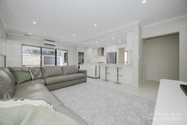 House For Sale - WA - Madeley - 6065 - Style and Space  (Image 2)