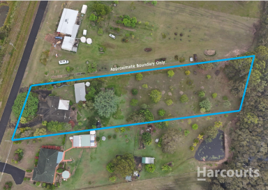 House For Sale - QLD - Redridge - 4660 - Solid Brick Home on 1.5 Acres!!!!  (Image 2)