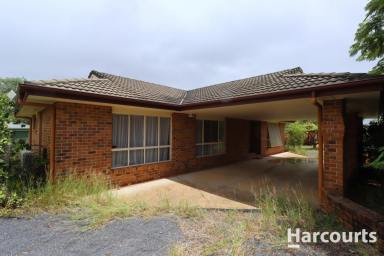 House For Sale - QLD - Redridge - 4660 - Solid Brick Home on 1.5 Acres!!!!  (Image 2)