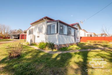 House For Lease - NSW - Guyra - 2365 - Quaint 2 Bedroom Cottage  (Image 2)