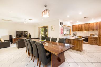 House For Sale - VIC - Nichols Point - 3501 - A Home to suit the BIG Families in Nichols Point! (Image 2)