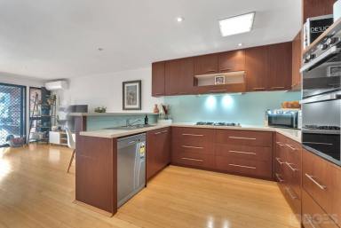 Apartment Leased - VIC - Mentone - 3194 - LARGE & SPACIOUS | 3 BEDROOM | CONVENIENT LOCATION  (Image 2)