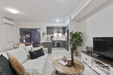 House For Sale - WA - Pearsall - 6065 - BEAUTIFUL LOW MAINTENANCE PARKSIDE LIVING!  (Image 2)