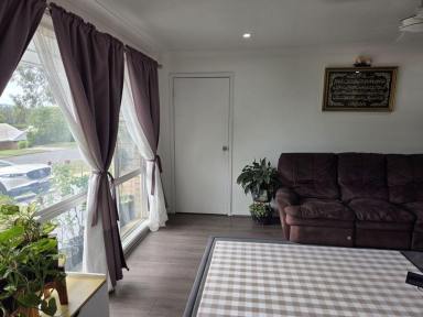 House Sold - NSW - Muswellbrook - 2333 - PROUD AND PRACTICAL THIS THREE BEDROOM HOME HAS ELEGANCE, ENJOYING A GOOD INDOORS AND OUTDOORS BALANCE !  (Image 2)