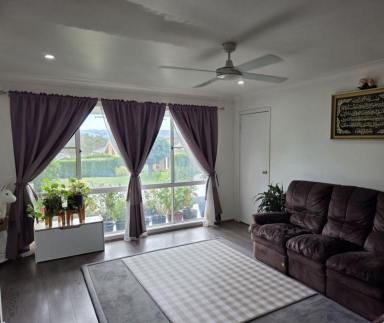 House For Sale - NSW - Muswellbrook - 2333 - PROUD AND PRACTICAL THIS THREE BEDROOM HOME HAS ELEGANCE, ENJOYING A GOOD INDOORS AND OUTDOORS BALANCE ! (Image 2)