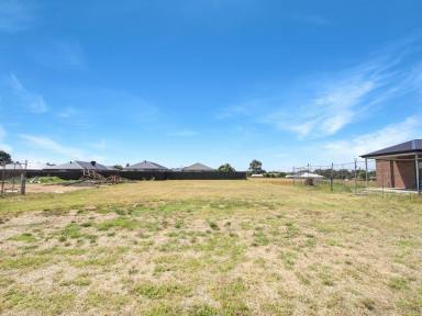 Residential Block For Sale - VIC - East Bairnsdale - 3875 - GENEROUS SIZED BLOCK  (Image 2)