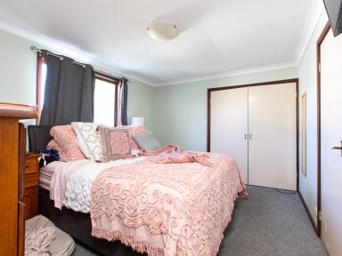 House For Sale - WA - Usher - 6230 - Spacious Family Living on Large, Private Block – Room for a Pool!  (Image 2)